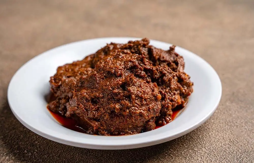 Rendang, Hidangan Ikonik Minangkabau yang Mendunia