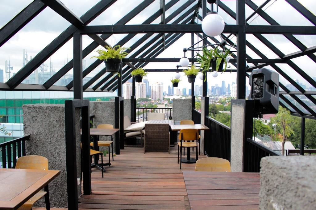 Mengenal Lobbyn Sky Terrace, Destinasi Rooftop dengan Suasana Elegan