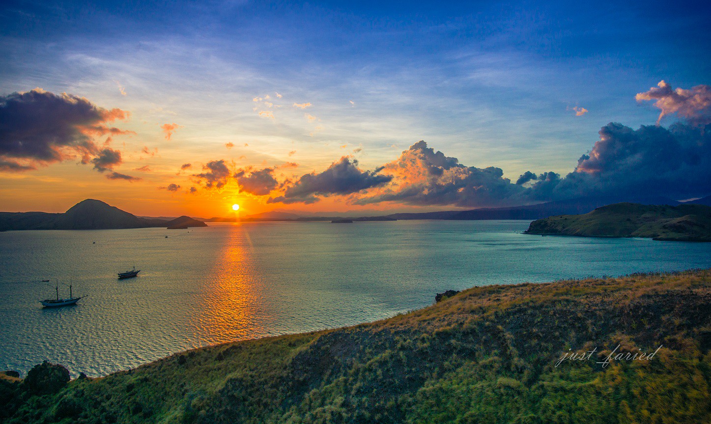 Keajaiban Sunrise di Pulau Padar, Spot Foto Terbaik untuk Para Traveler