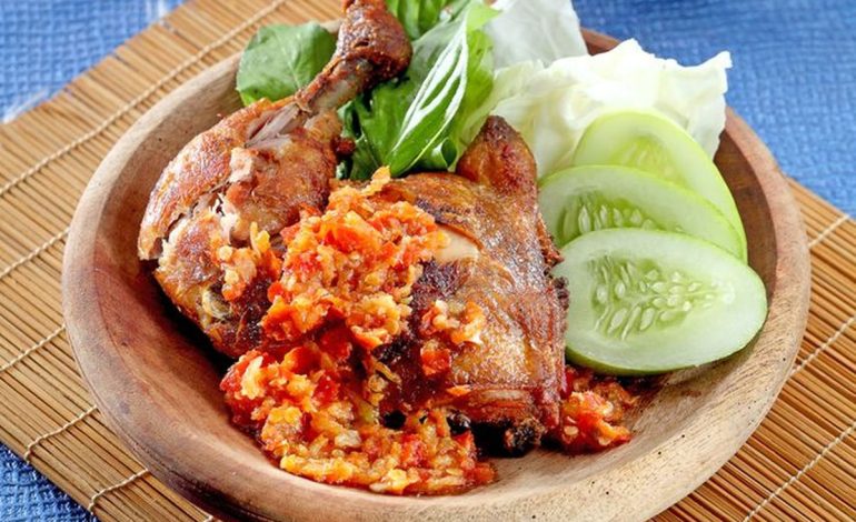 Ayam Penyet, Kuliner Lezat dari Indonesia