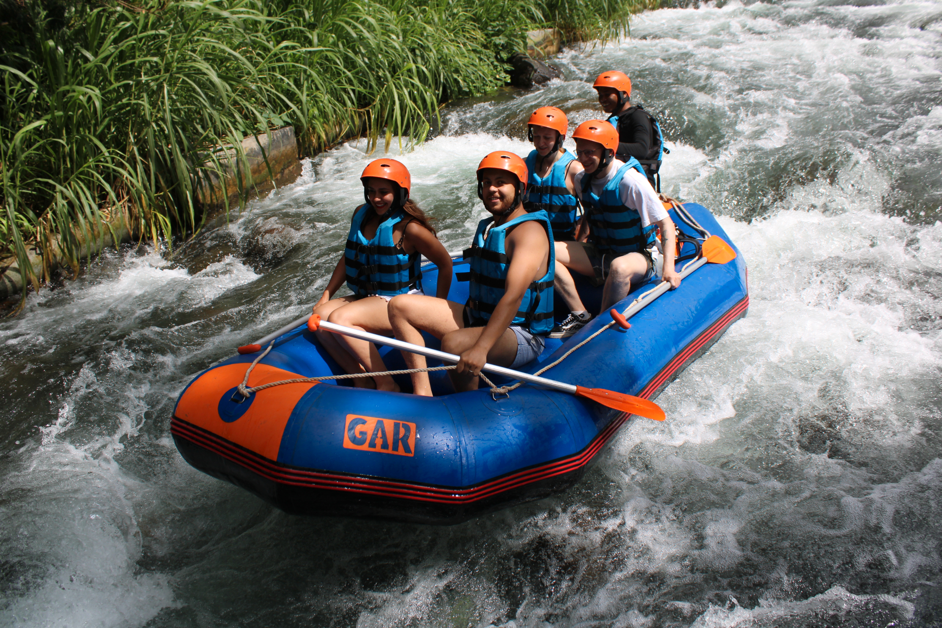 Arung Jeram, Sensasi Petualangan di Sungai yang Memacu Adrenalin