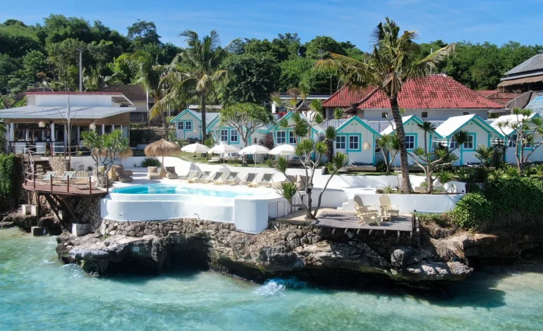 Le Pirate Beach Club, Penginapan Instagramable dengan Suasana Tropis di Labuan Bajo