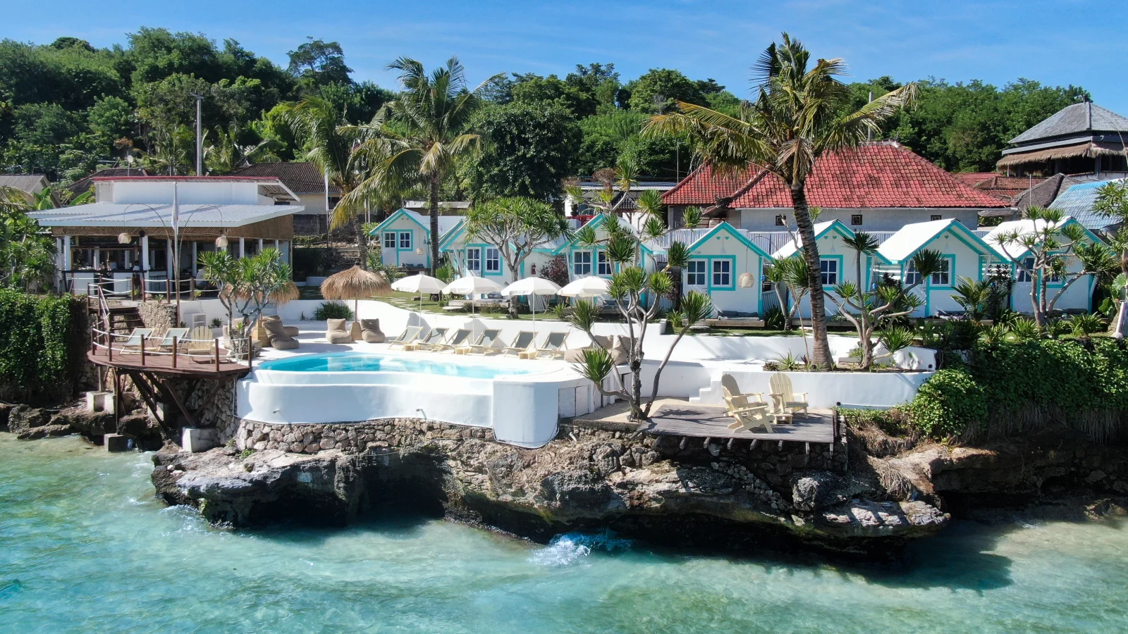 Le Pirate Beach Club, Penginapan Instagramable dengan Suasana Tropis di Labuan Bajo