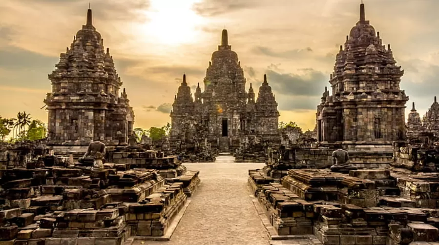 Jelajahi Candi Prambanan, Tempat Wisata Sejarah yang Wajib Dikunjung