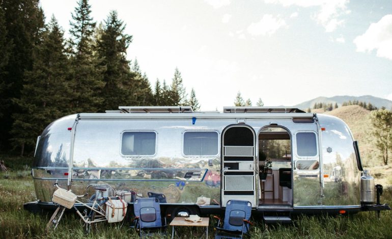 Airstream Trailer, Ikon Mobilitas dan Gaya Hidup Nomaden