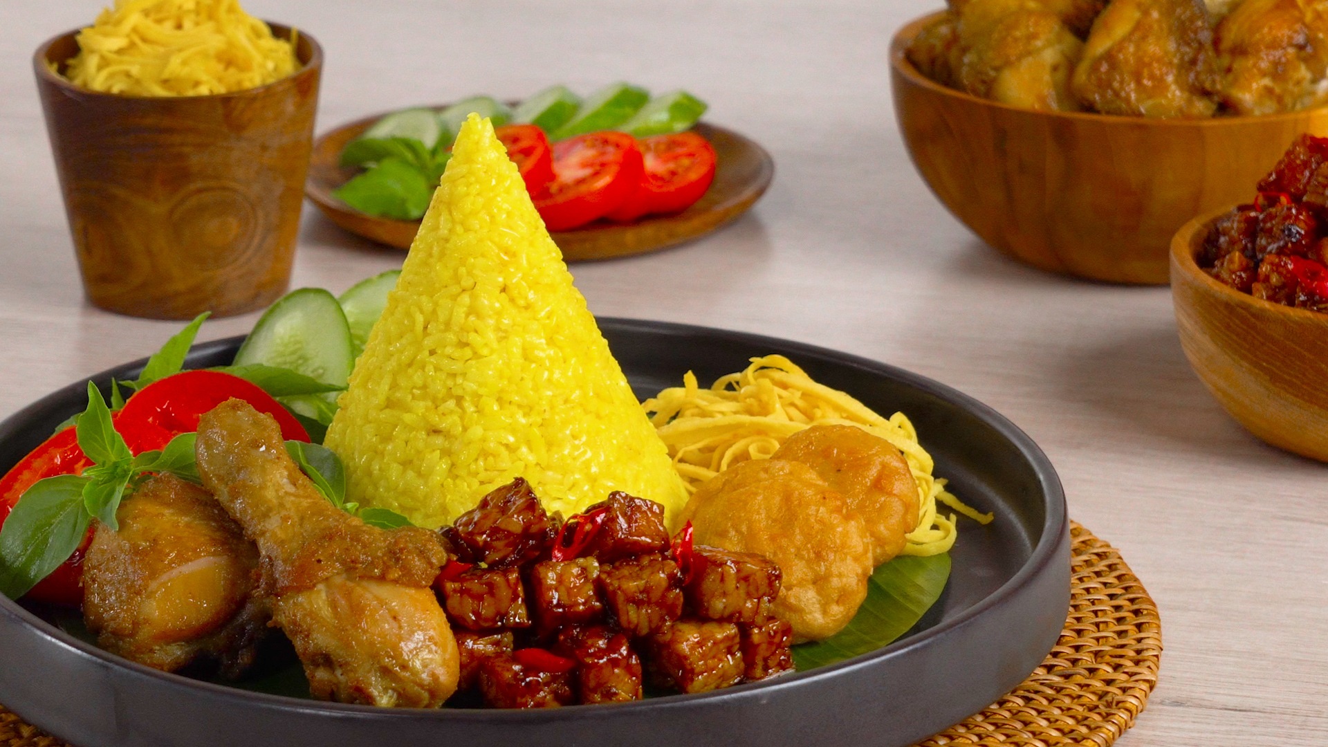 Nasi Tumpeng, Simbol Kebersamaan dalam Tradisi Kuliner Indonesia