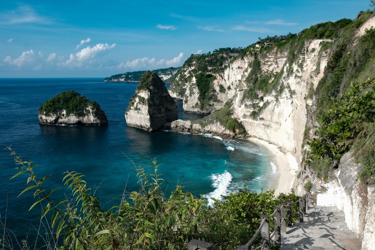 Diamond Beach, Surga Tersembunyi di Bali yang Wajib Dikunjungi