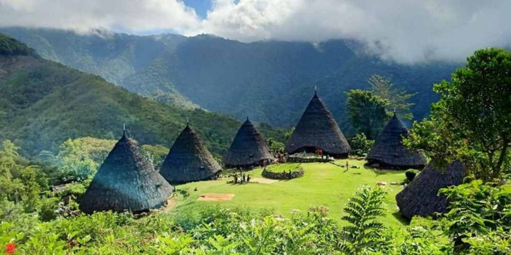 Wae Rebo, Keajaiban Alam dan Budaya di Desa Tradisional Flores