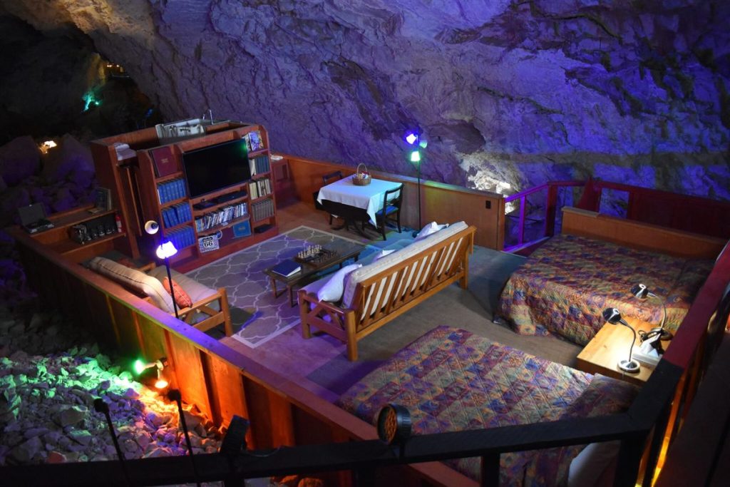 Pengalaman Unik Menginap di Grand Canyon Caverns: Menginap di Bawah Tanah