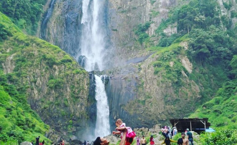 Menjelajahi Pesona Alam Air Terjun Sigura Gura, Surga Tersembunyi di Sumatera Utara