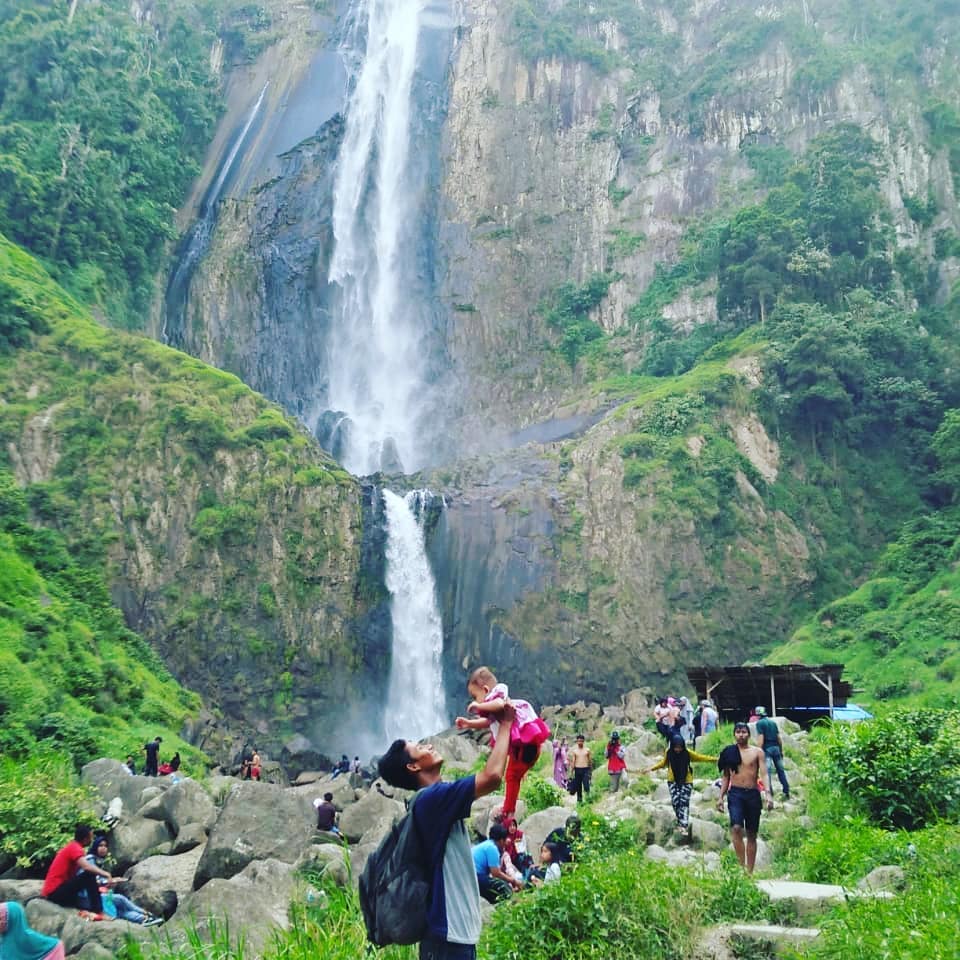 Menjelajahi Pesona Alam Air Terjun Sigura Gura, Surga Tersembunyi di Sumatera Utara