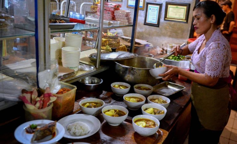 Mengulik Rahasia Keberhasilan Warung Mak Beng di Tengah Persaingan Kuliner Bali