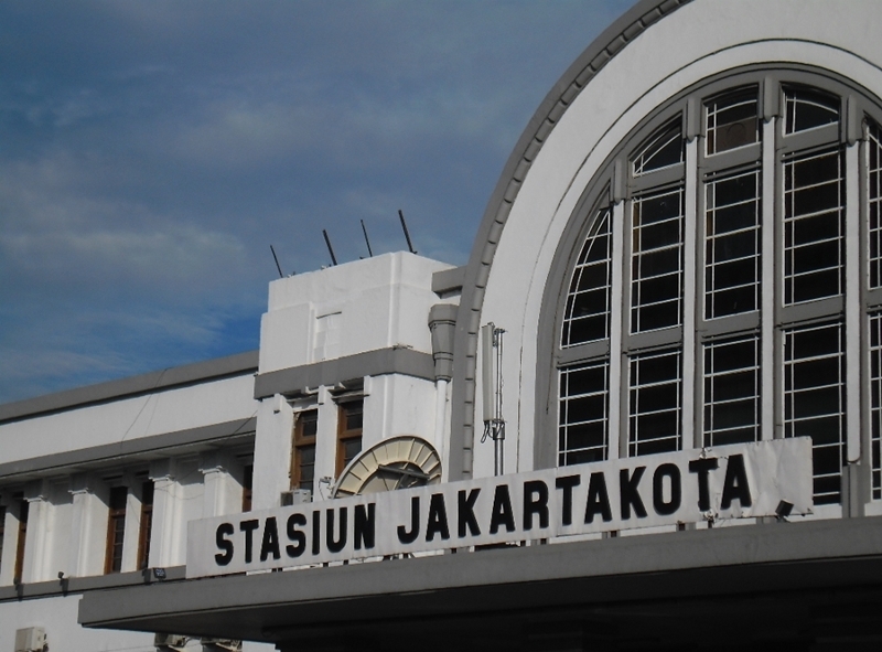 Panduan Lengkap, Rute dan Layanan di Stasiun Kereta Api Jakarta Kota