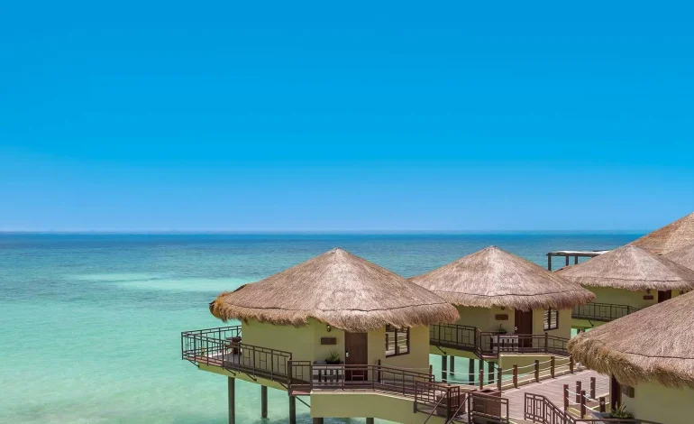 Menikmati Kemewahan di The Palafitos Overwater Bungalows