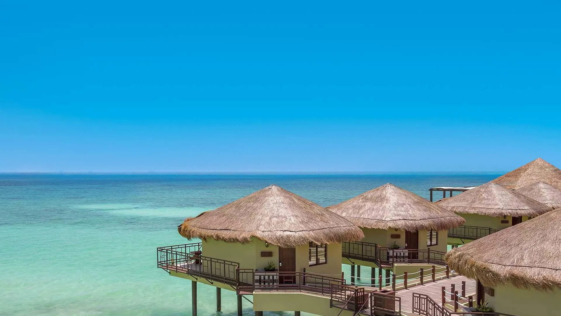 Menikmati Kemewahan di The Palafitos Overwater Bungalows