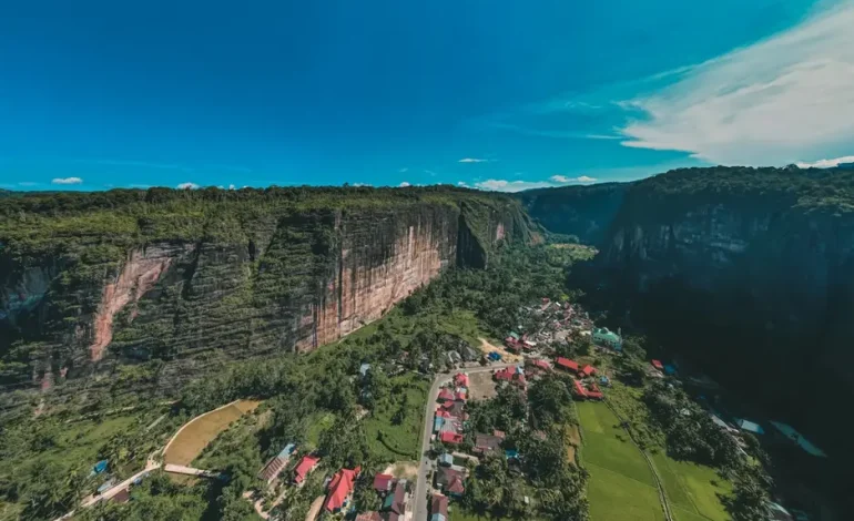 Menjelajahi Keindahan Lembah Harau, Permata Tersembunyi di Sumatera Barat