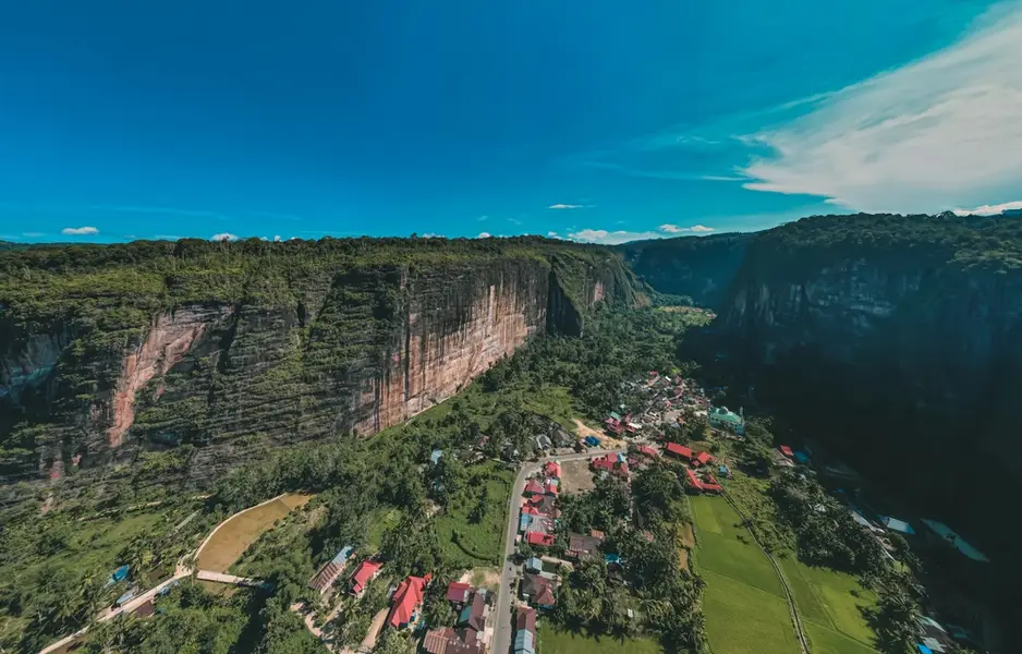 Menjelajahi Keindahan Lembah Harau, Permata Tersembunyi di Sumatera Barat