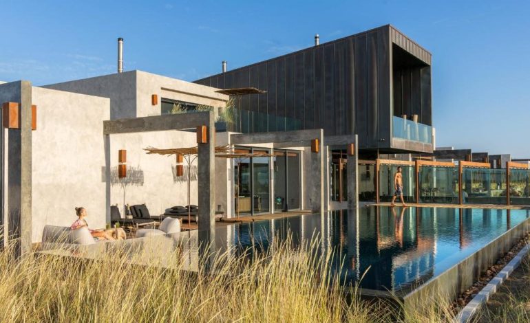 Areias do Seixo, Retret Ekologis yang Memukau di Pesisir Portugal