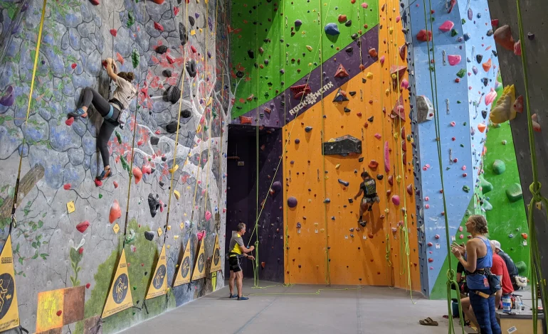 Rock Climbing, Petualangan Menantang di Tebing Alam