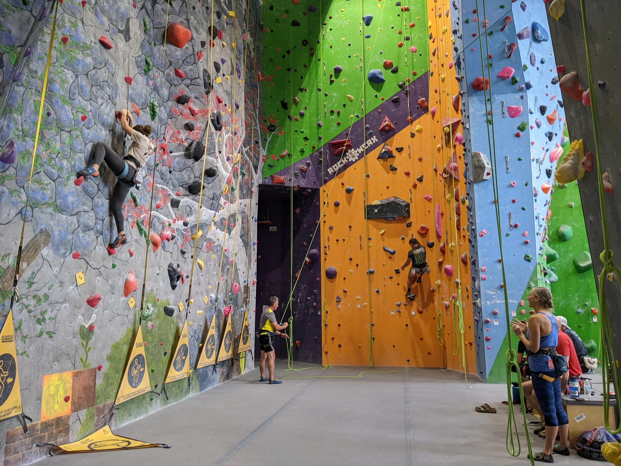 Rock Climbing, Petualangan Menantang di Tebing Alam