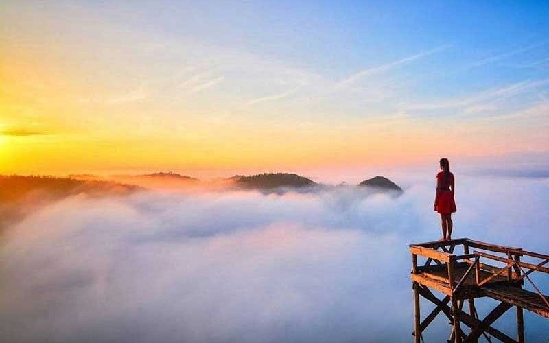 Bukit Panguk Kediwung, Panorama Kabut Magis di Pagi Hari