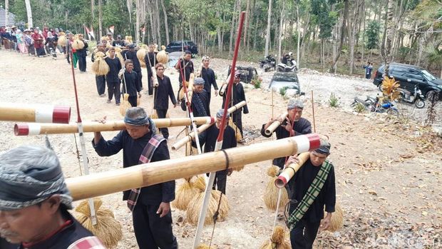 Festival Tampaling, Tradisi Unik Menyambut Panen di Pangandaran