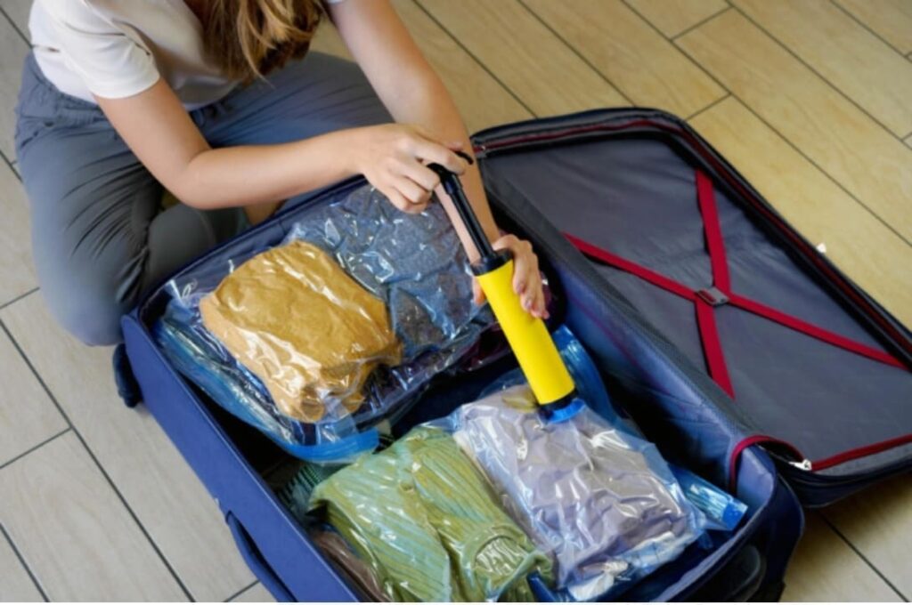Maksimalkan Ruang Koper dengan Teknik “Tetris Packing”