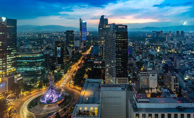 Menjelajahi Centro Histórico Kota Meksiko