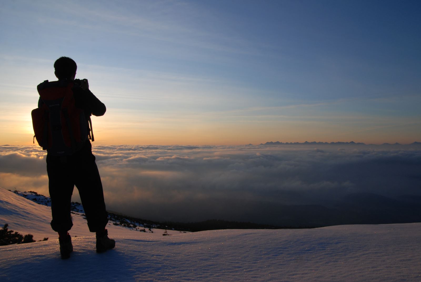 Travel Solo, Menghormati Budaya dan Adat Lokal
