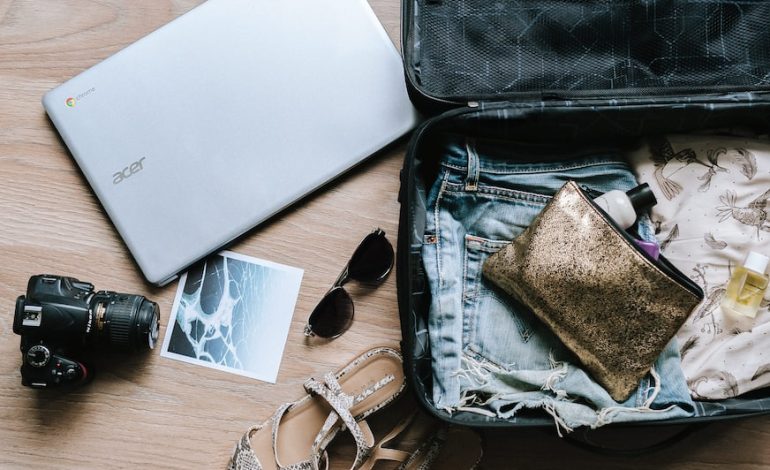 Barang Unik & Praktis yang Wajib Dibawa Saat Traveling (Belum Banyak Orang Tahu)