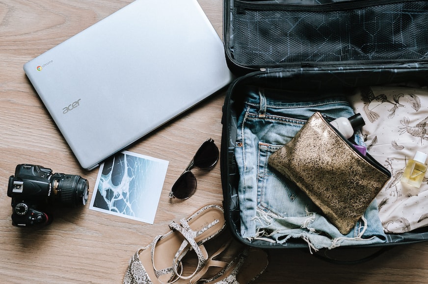 Barang Unik & Praktis yang Wajib Dibawa Saat Traveling (Belum Banyak Orang Tahu)