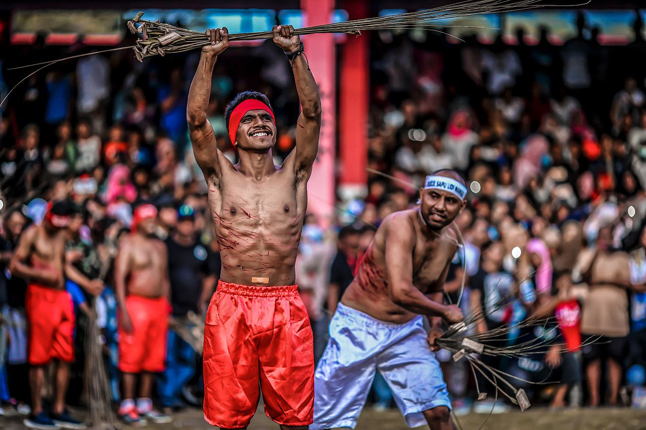 Menelusuri Tradisi Pukul Manyapu di Maluku, Simbol Perdamaian Lewat Ritual Unik