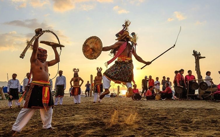 Solo Traveling ke Desa Adat, Cara Baru Mengenal Kearifan Lokal