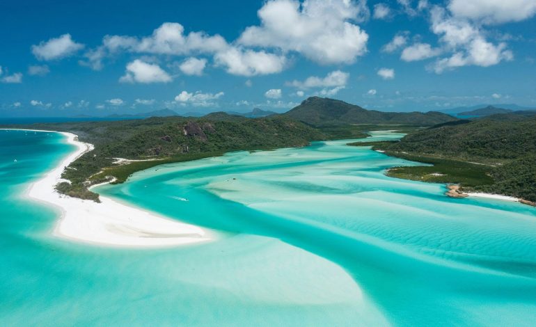 Whitehaven Beach, Surga Pasir Silika di Jantung Whitsundays