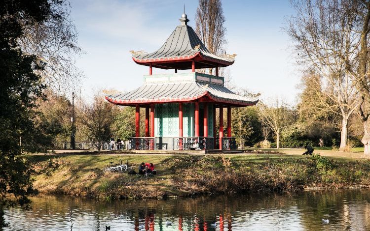 Menjelajahi Victoria Park, Taman Rakyat di Jantung London Timur