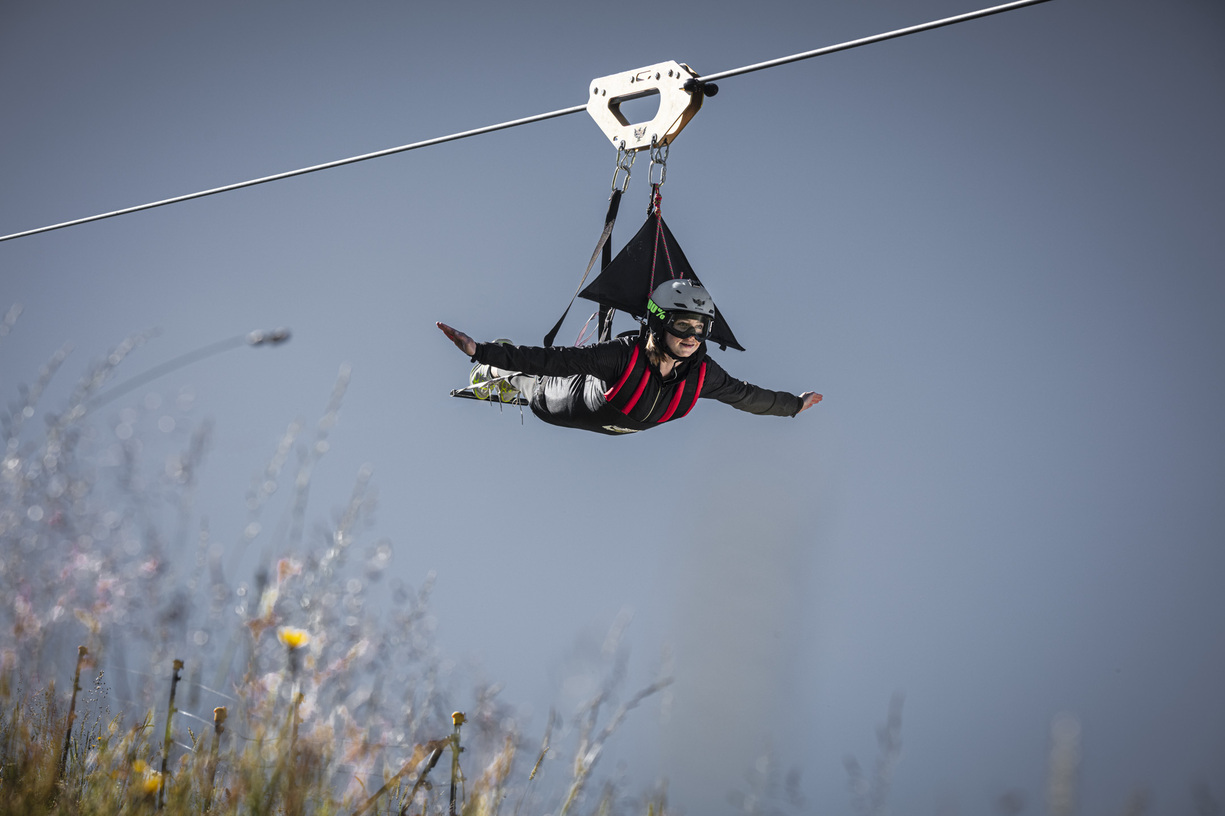 Mengenal Flying Fox dan Zipline, Petualangan Meluncur di Udara