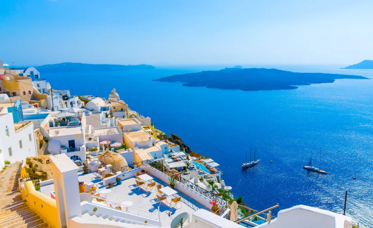Santorini, Pesona Pulau Yunani dengan Pemandangan Memukau dan Sejarah Kaya