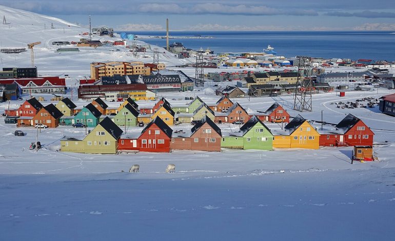 Menjelajahi Svalbard, Kepulauan Arktik Penuh Keajaiban dan Keindahan Alam