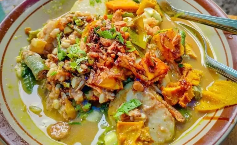 Soto Banyuwangi, Kuah Kental dengan Sentuhan Sambal Pecel