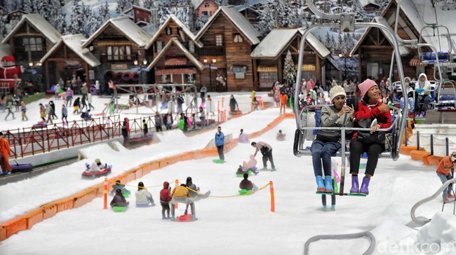 Trans Snow World Bekasi, Sensasi Salju di Tengah Kota