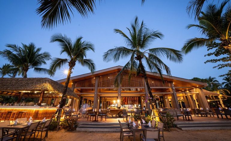 Pesona Restoran Pinggir Pantai, Kuliner dengan Pemandangan Laut