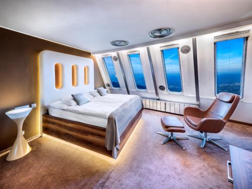 Ještěd Hotel, Ikon Arsitektur Futuristik di Puncak Gunung Ceko