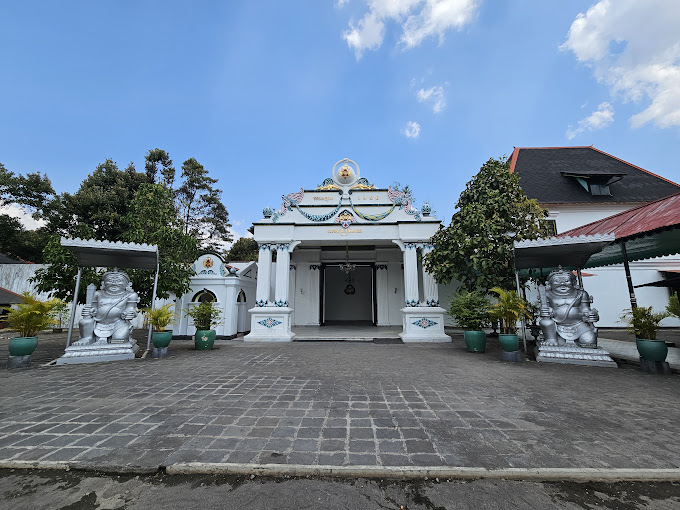 Pesona Wisata Keraton dan Istana Kerajaan di Indonesia
