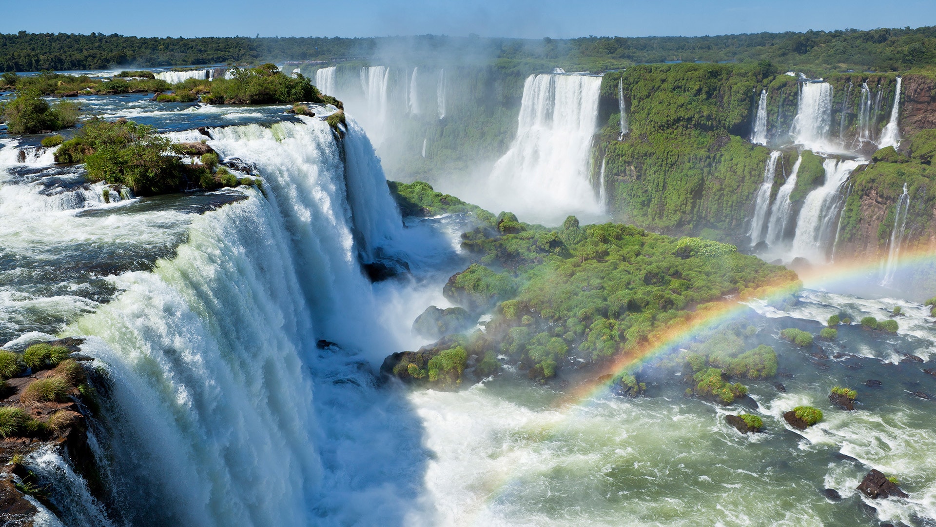 Menjelajahi Keagungan Air Terjun Iguazu