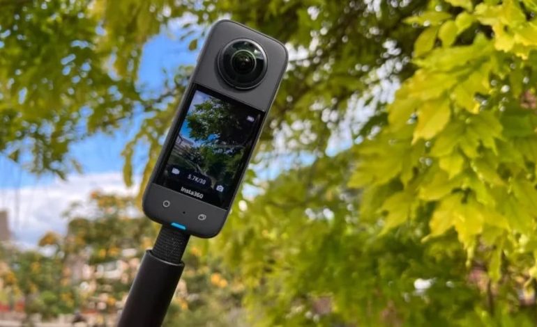 Kamera 360° Ringan untuk Traveling, Mengabadikan Setiap Sudut Perjalanan