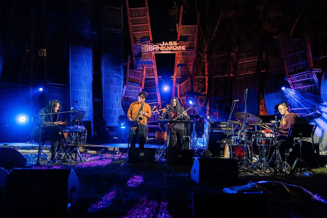 Konser Jazz Malam Purnama di Puncak Gunung Bromo