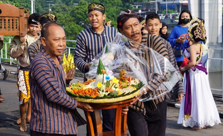 Menggali Tradisi Tumpeng di Jawa, Simbol Rasa Syukur dan Keharmonisan