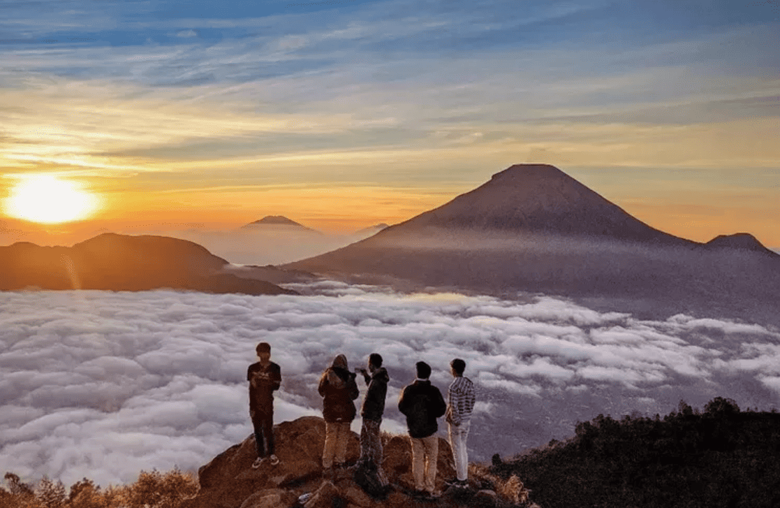 Menjelajah Bukit Sikunir Dini Hari, Solo Trip yang Memulihkan Jiwa