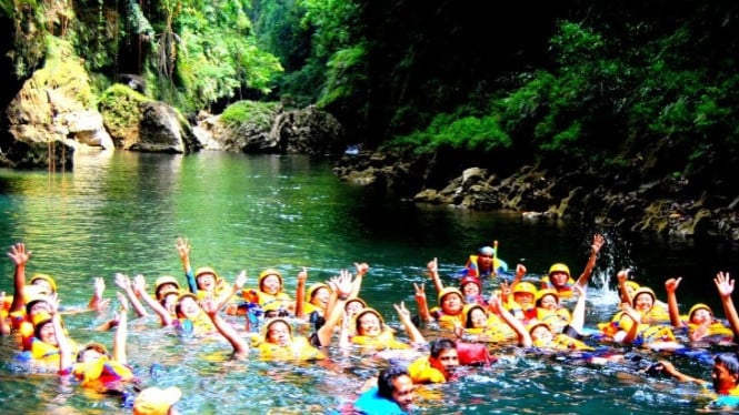 Menyusuri Green Canyon (Cukang Taneuh), Petualangan Air di Jawa Barat