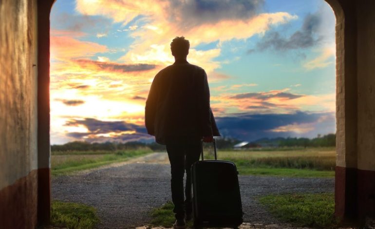 Travel Solo dengan Aman, Pentingnya Mengupdate Lokasi ke Keluarga atau Teman